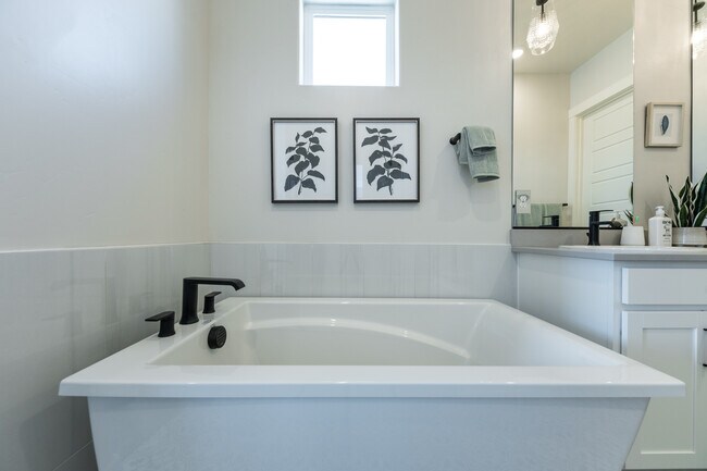 1245 Silver View Cir St unit 36481979, Sparks, NV 89436 - photo 2