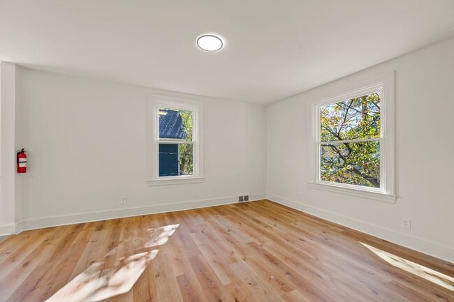 209 N Spring St unit 217 N Spring St-Unit, Winston Salem, NC 27101 - photo 7