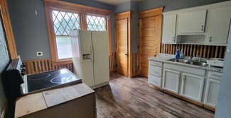 560 N Chambers St Unit B, Galesburg, IL 61401