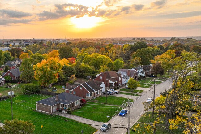 Tree-lined streets in Highland Heights connect homes to schools, parks and local restaurants.