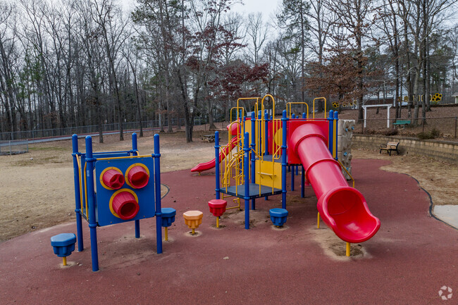 Kincaid Elementary School has a 12 to 1 student-teacher ratio.