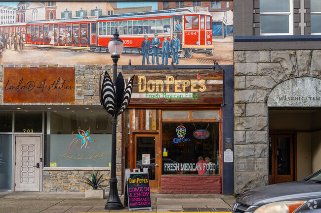 Dine in historic buildings in Downtown Oregon City.