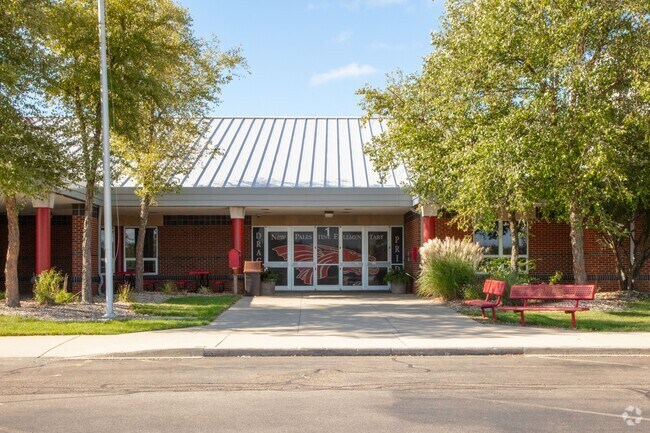 New Palestine Elementary School serves students in the New Palestine community.