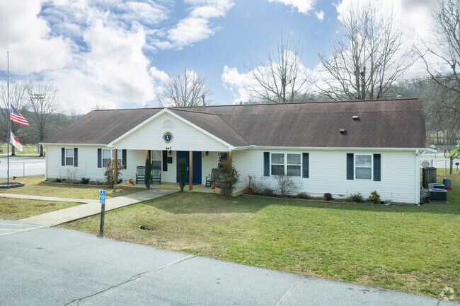 The Etowah Lions Club is involved in various charity programs and fundraisers and hosts a seasonable farmers market.