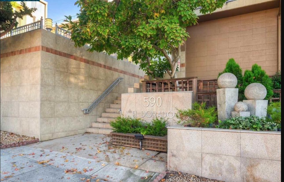 590 El Dorado Ave, Oakland, CA 94611 - photo 1