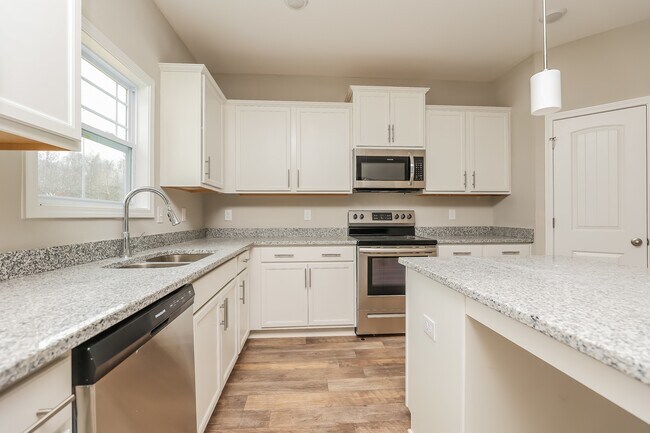 1156 Black Oak Cir, Clarksville, TN 37042 - photo 5