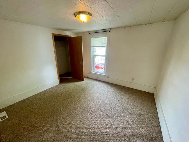 720 W Lincoln Ave, Oshkosh, WI 54901 - photo 7