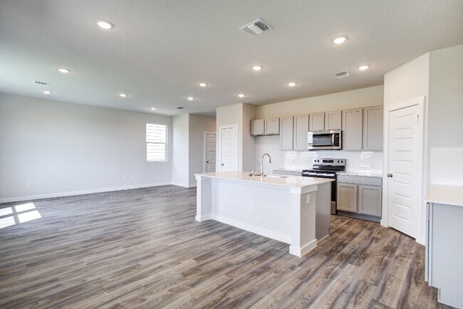 10735 Fairchild Way, Converse, TX 78109 - photo 4