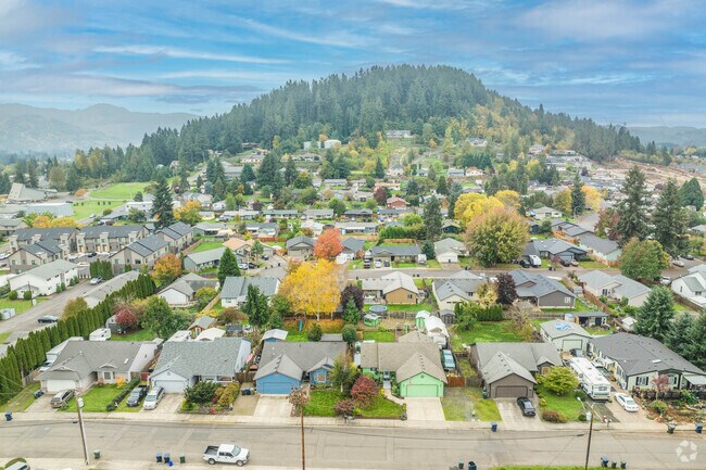 Creswell is a small and unique town surrounded by beautiful Oregon mountains and rivers.