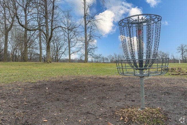 Play a round of disk golf at Highland Park Disk Golf Course.