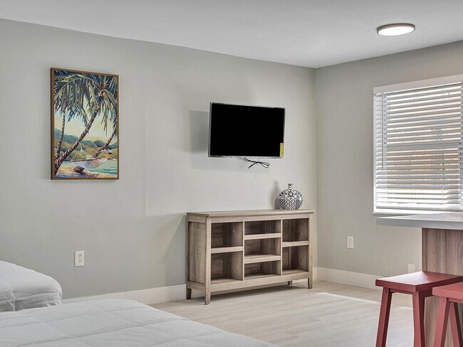 318 Walnut St unit ID1239367P, Hollywood, FL 33019 - photo 3