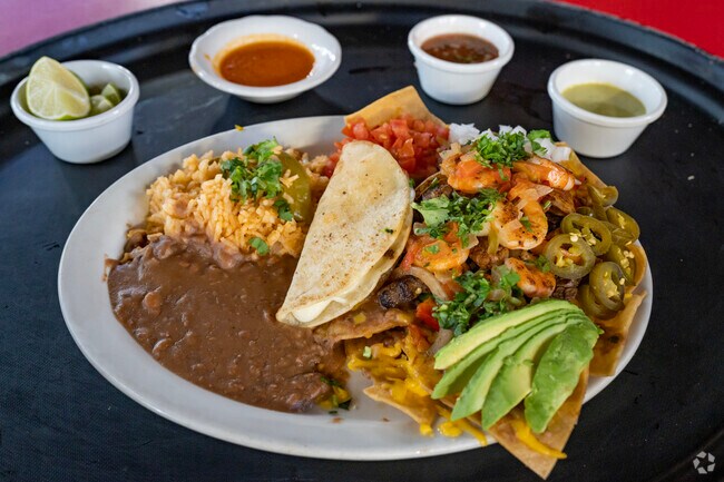 Sal Y Pimienta is a family owned Mexican Restaurant in Palmhurst.