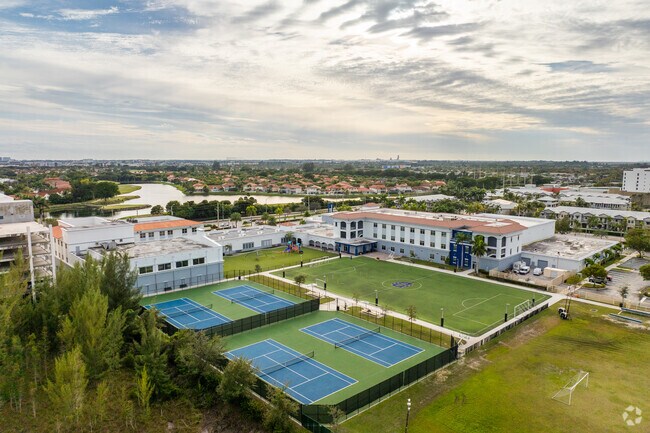 Divine Savior Lutheran Academy has excellent sport education programs.