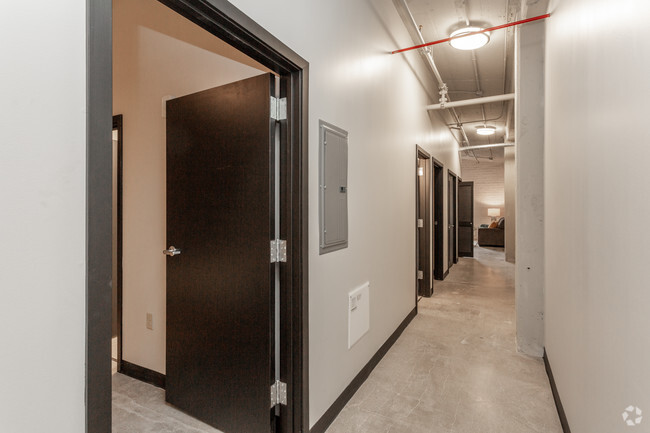 2BR, 2BA - Entry