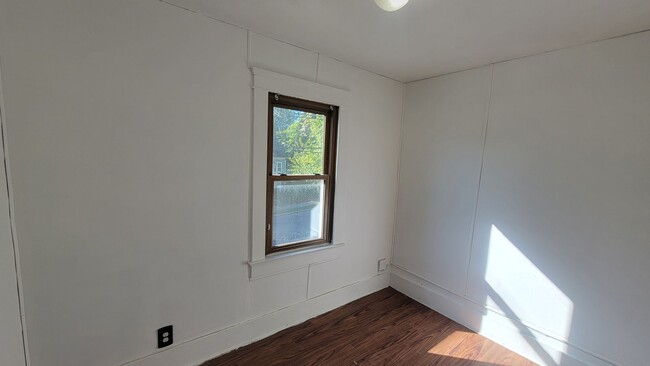 421 E Thornton St, Akron, OH 44311 - photo 7