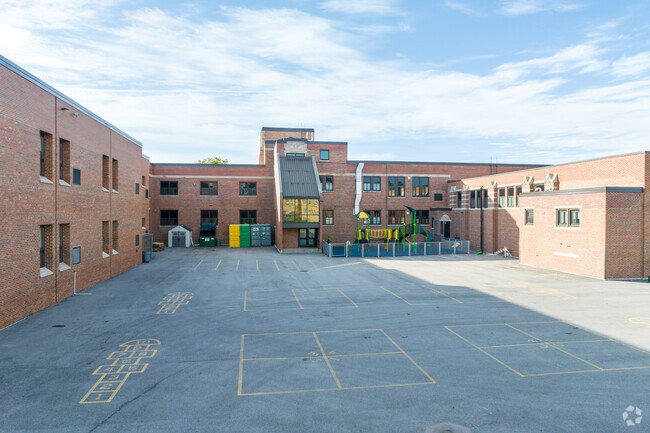 Emerson Elementary School has a student-teacher ratio of 16 to 1.