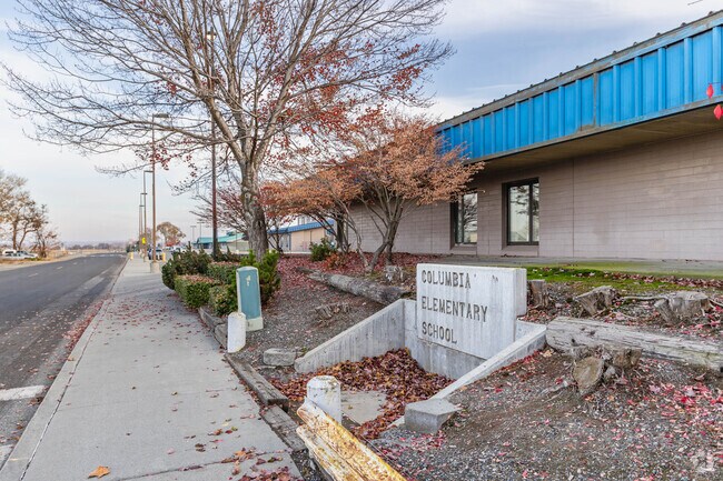 Columbia Elementary School in Burbank earns a C-minus grade from Niche.