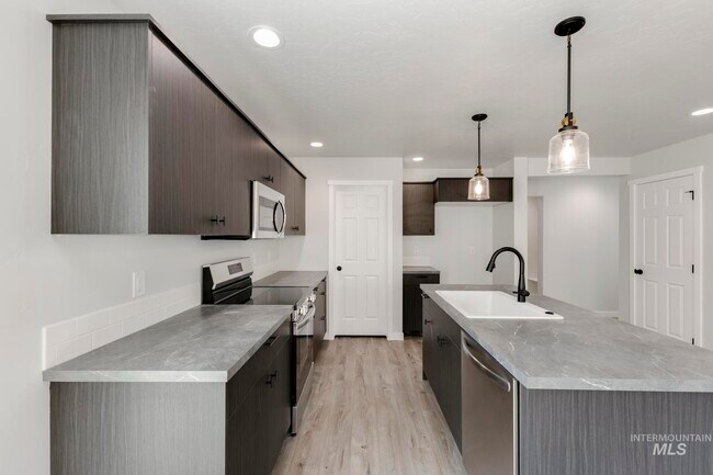 10851 Rutland St, Caldwell, ID 83605 - photo 4