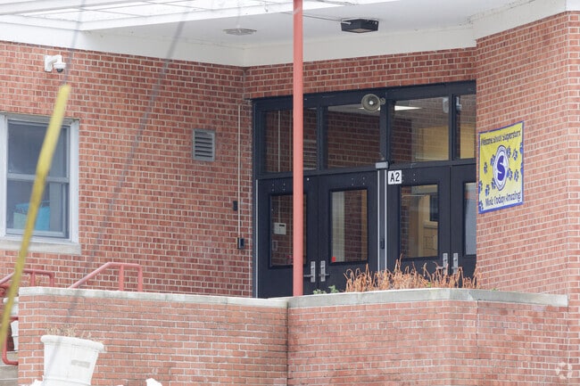 J. Spencer Smith Elementary School in  Tenafly, NJ gets an A grade from Niche.