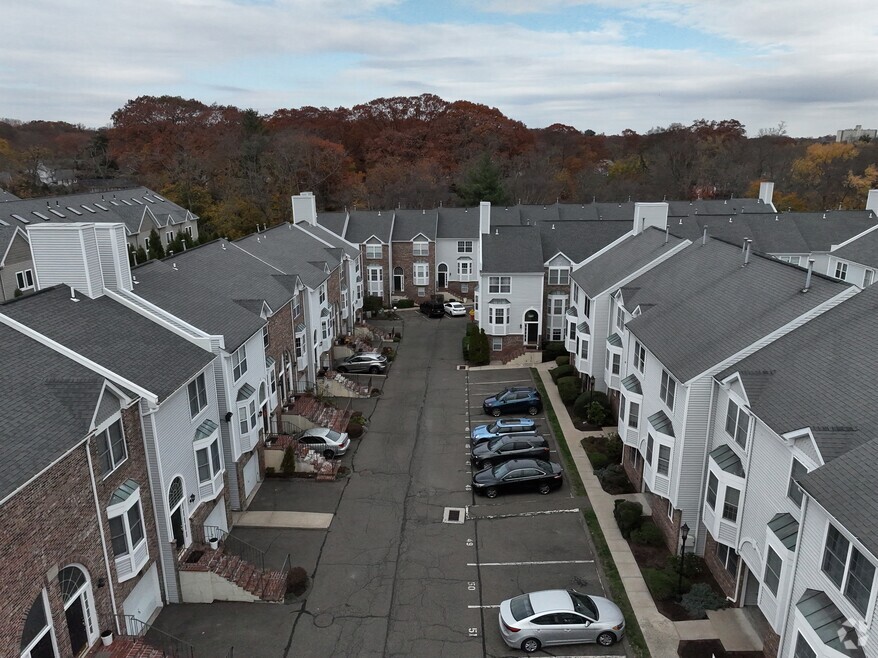 2612 North Ave unit E2, Bridgeport, CT 06604 - photo 2