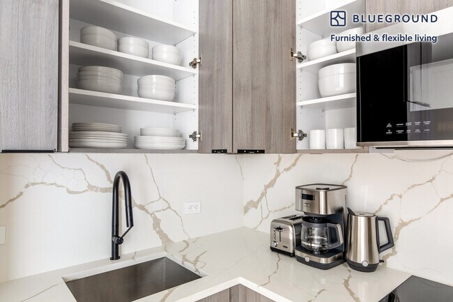 230 W 72nd St unit FL3-ID1300, New York, NY 10023 - photo 5