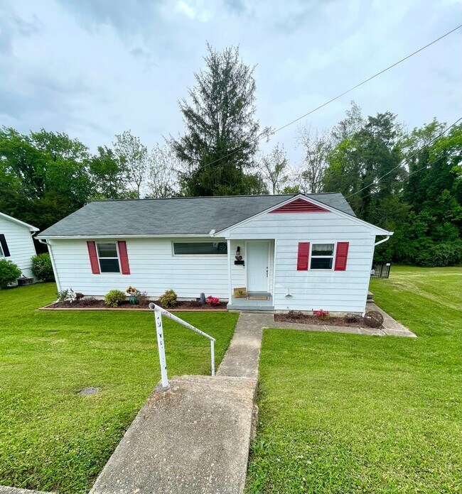 110 E Arrowwood Rd, Oak Ridge, TN 37830