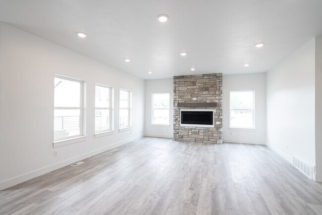 97 N Hillside Rd unit 37896507, Rigby, ID 83402 - photo 6