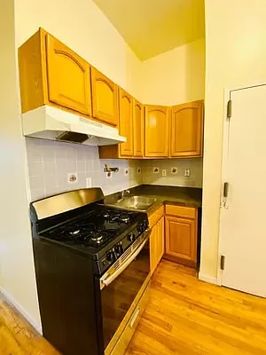 21-79-79 Steinway St Unit 3a, Queens, NY 11105