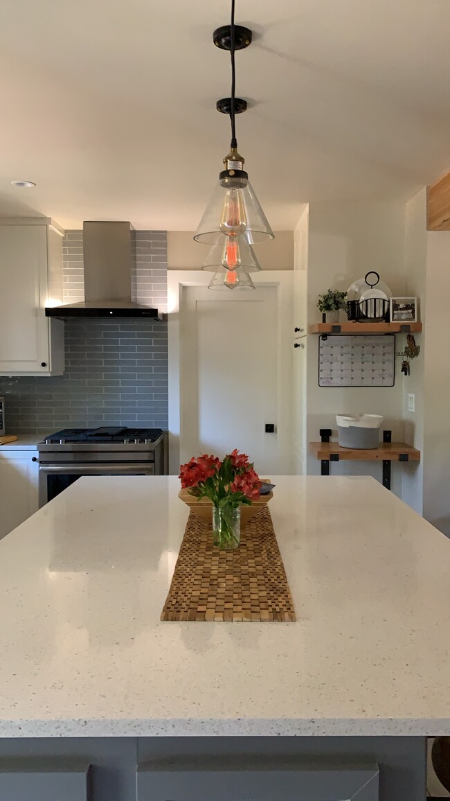 1261 NE Dempsey Dr, Bend, OR 97701 - photo 7