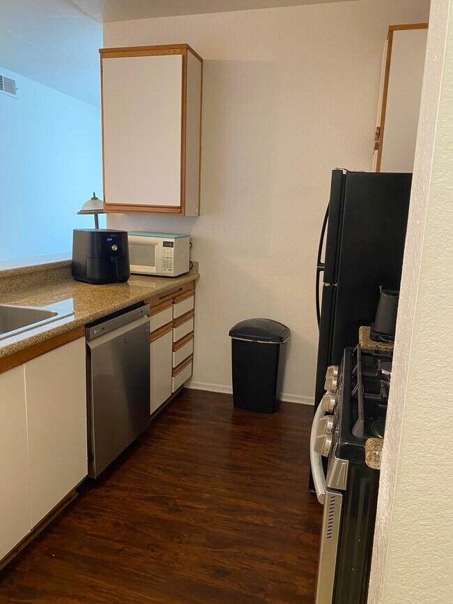 Manhattan Regency, Los Angeles, CA 90020 - photo 3