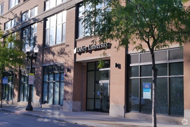 Welcome to DeVry Advantage Academy High School in Ravenswood.