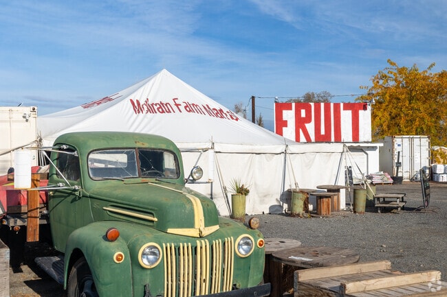 McIlrath Farmers Market sells organic produce in Gleed.