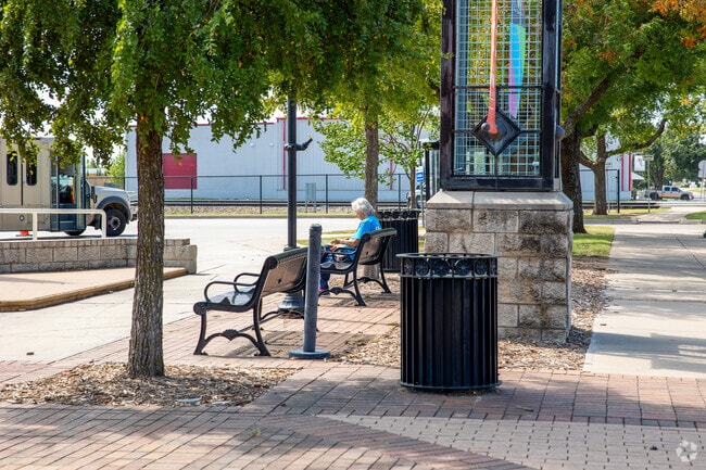 Brookhaven North residents can relax at the nearby park in Downtown Edmond.