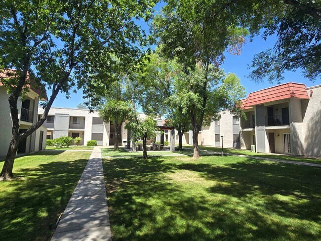 Hidden Village, Glendale, AZ 85302 - photo 2