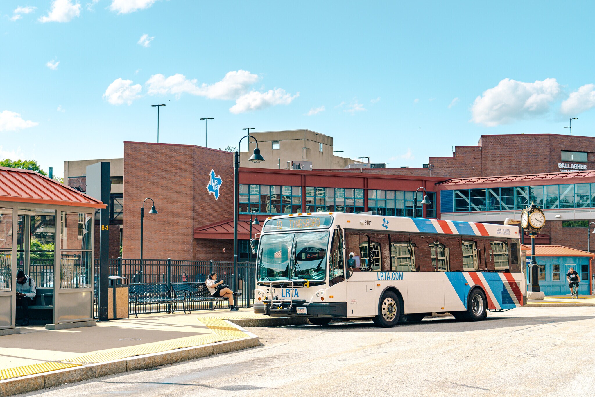 Locals of Chelmsford can hop on the LRTA bus line to reach the Lowell Commuter Rail.
