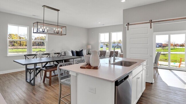 7633 Marin Pkwy, Cumberland, IN 46229 - photo 3