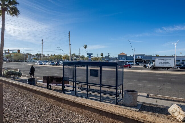 Numerous bus stops are walkable from EL GHEKO.