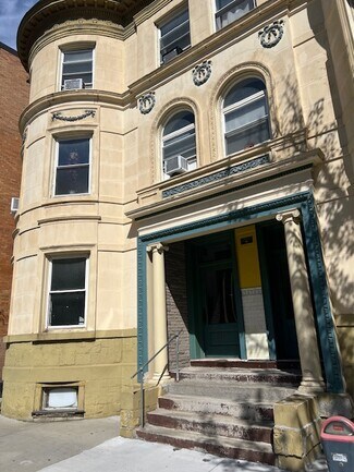736 Washington St Unit 1, Brookline, MA 02446