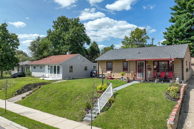 Bungalows sit closely together in Vinton.