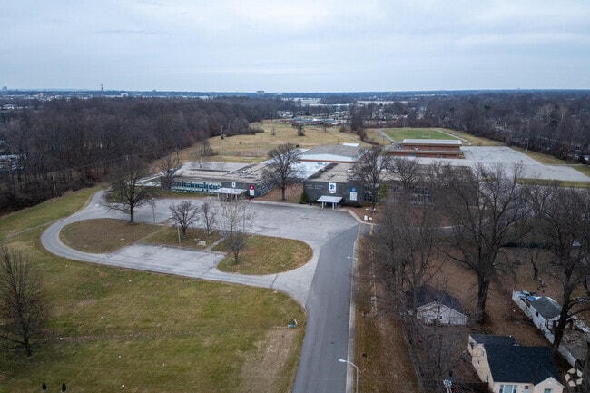 The student population of Thomas Jefferson Middle is 958 and the school serves 6-8.