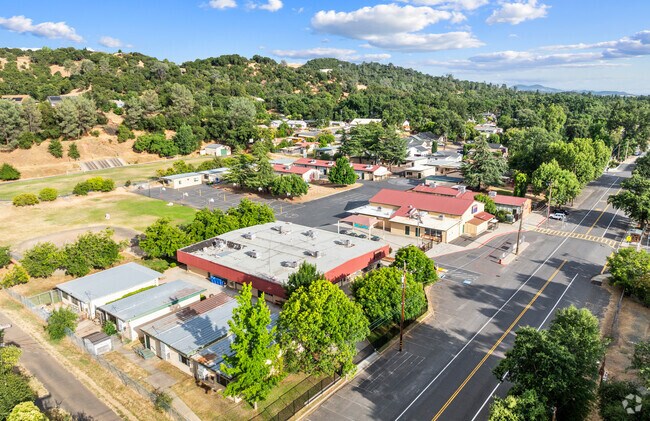 Jamestown School sits within one of the quiet neighborhoods of Jamestown, Ca. offers a safe enviroment for it's students.