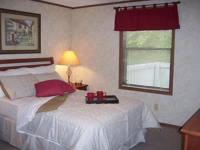 Cedarwood, Goshen, IN 46526 - photo 4