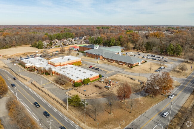 Memphis School of Excellence Cordova Secondary has a student-teacher ratio of 14-1.