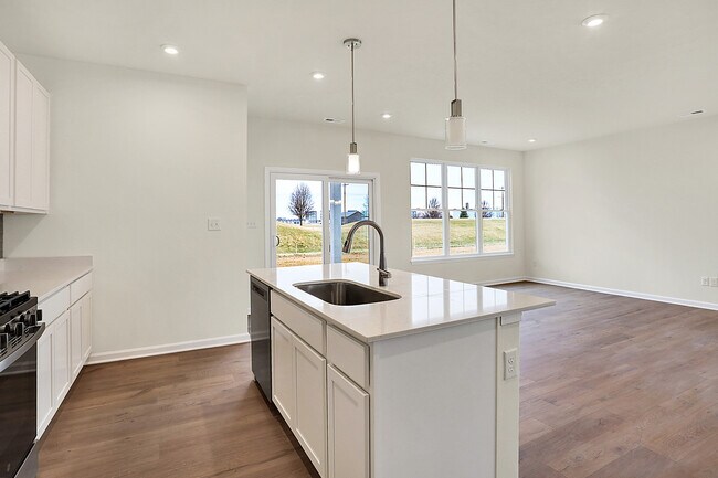 1633 Clover Crossing Dr, Greenfield, IN 46140 - photo 7