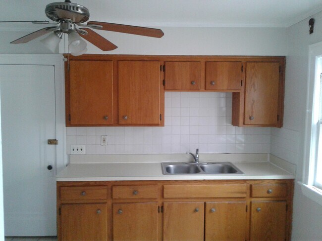 1673 Victoria Ave unit 2, Lakewood, OH 44107 - photo 3