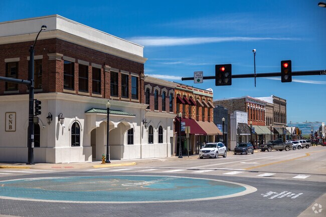 There are many great shopping and dining opportunities in downtown Chanute.