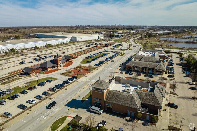 The Metra provides an easy commute from The Glen to downtown Chicago.