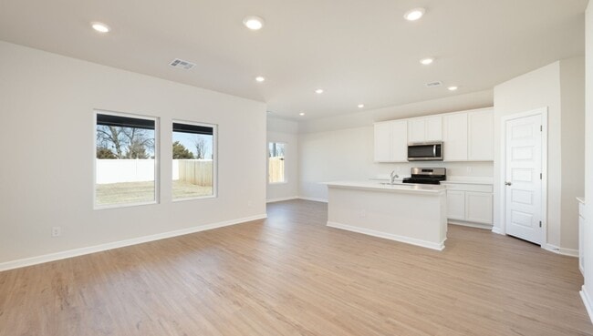 1117 E Stetson Ln, Mustang, OK 73064 - photo 2