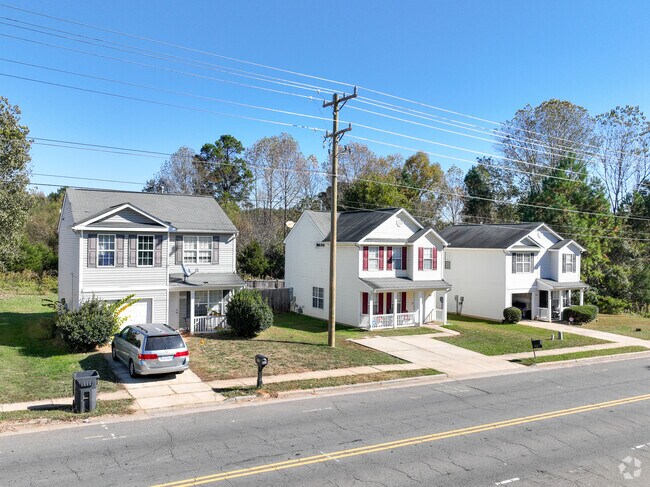 There are many newer homes available all throughout the Harbor House area.