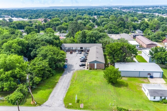 The View: 1 & 2 Bedroom Apartments with All Inclusive Utilities Option, Fort Smith, AR 72901 - photo 4